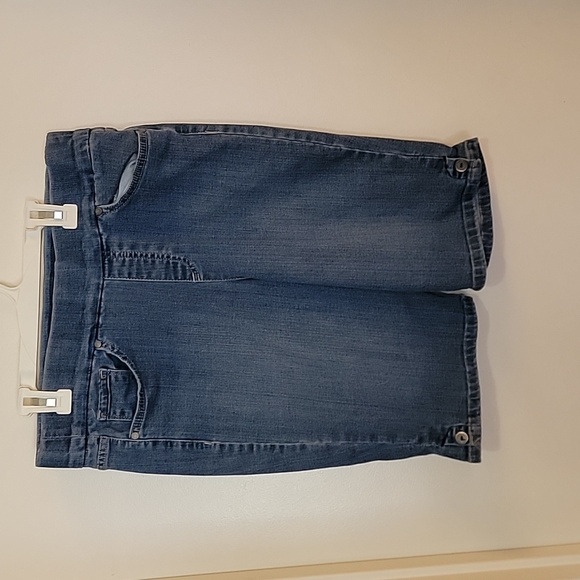 Gloria Vanderbilt shorts size 8. - Picture 1 of 5